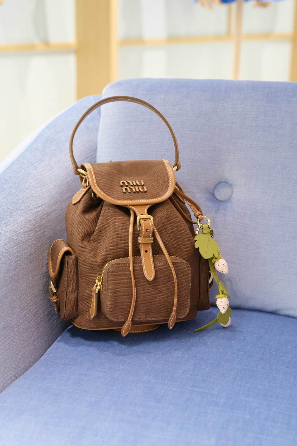キャンバス×レザー バックパック 297,000円(予定価格)
マイクロチャーム「トリック」(イチゴ) 82,500円(予定価格)