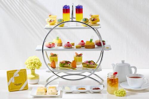 ロイヤルパークホテル×ロクシタンの夏アフタヌーンティー、美容液着想のグラデーカラー紅茶ゼリー