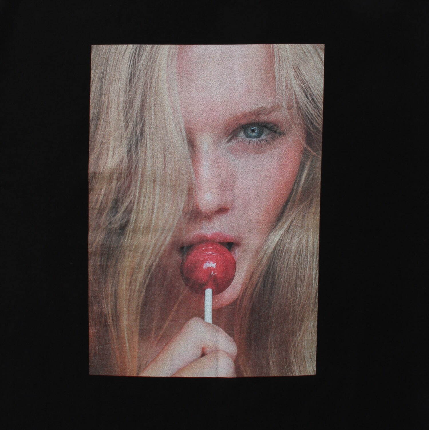 マインデニム“ヌード女性＆キャンディ舐める女性”フォトTシャツ、イギリスの写真家とコラボ｜写真15