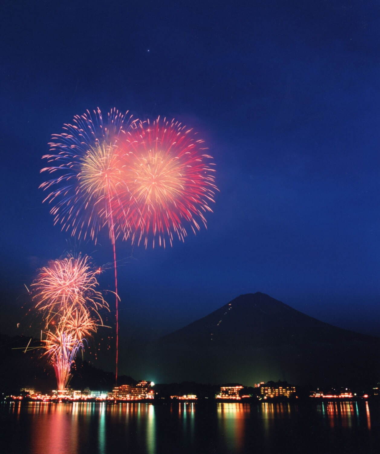 【山梨県・大池公園】「富士山・河口湖山開きまつり花火大会」