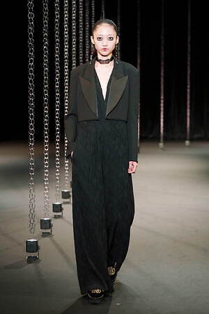 ヒロコ コシノ(HIROKO KOSHINO) 2025-26年秋冬ウィメンズコレクション  - 写真15