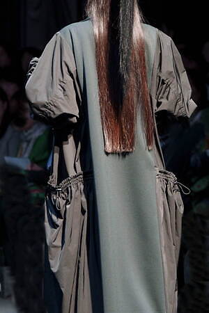 ヒロコ コシノ(HIROKO KOSHINO) 2025-26年秋冬ウィメンズコレクション  - 写真20