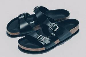 ビルケンシュトックのエディフィス＆イエナ限定サンダル「シドニー」黒のナチュラルレザーアッパー