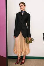 トリー バーチ 2026年リゾートコレクション - 現代女性のリアルクローズにレトロな色気を漂わせて｜写真6