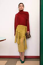 トリー バーチ 2026年リゾートコレクション - 現代女性のリアルクローズにレトロな色気を漂わせて｜写真9