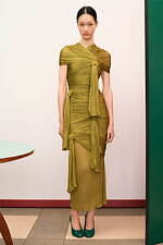 トリー バーチ 2026年リゾートコレクション - 現代女性のリアルクローズにレトロな色気を漂わせて｜写真19