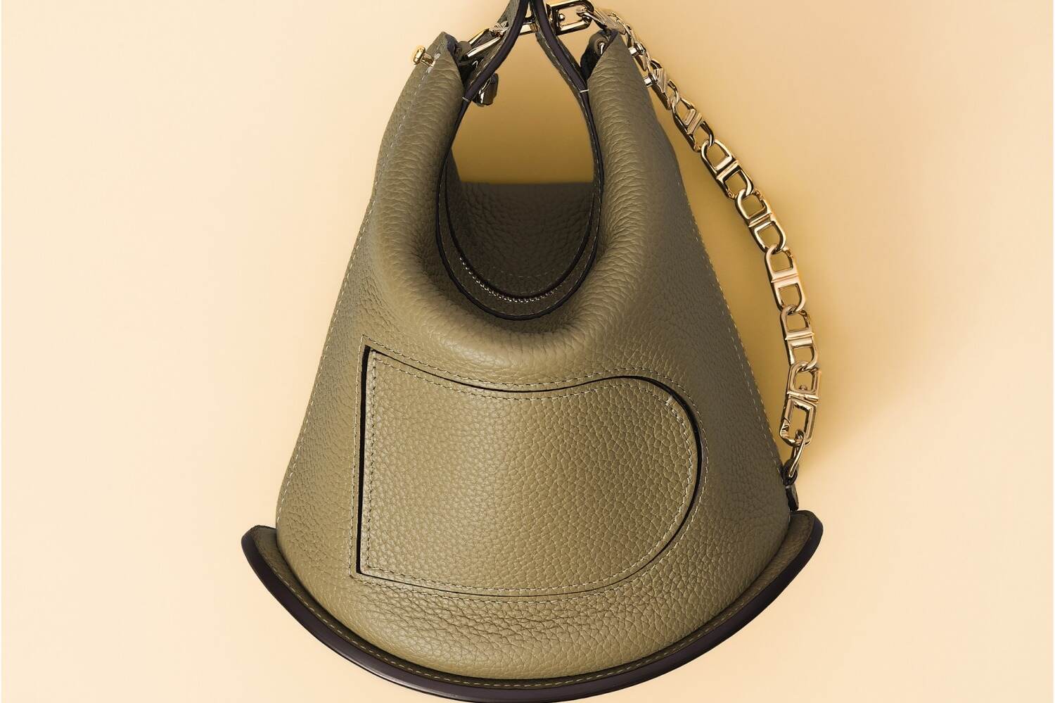 VIP価格【DELVAUX】パン ツイスト デルヴォーの曲面底レザーバッグ「パン ツイスト」2種類の