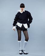 プールデ“騎士”着想のスーパーロングシャツ＆ルーズソックス風ウェッジブーツ｜写真8