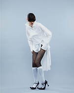 プールデ“騎士”着想のスーパーロングシャツ＆ルーズソックス風ウェッジブーツ｜写真10