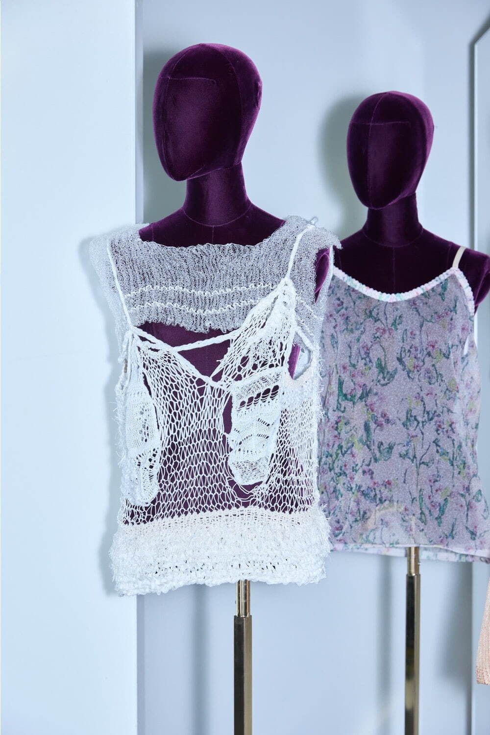 white specter mixture camisole 86,900円、
sugar print knit camisole 31,900円