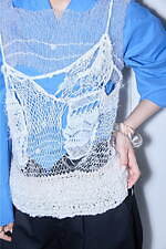 オダカ、透け感レースのニットベスト＆“グランジ風”花柄ジャカードのスカート - シティショップ限定で｜写真4