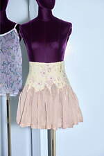 オダカ、透け感レースのニットベスト＆“グランジ風”花柄ジャカードのスカート - シティショップ限定で｜写真2