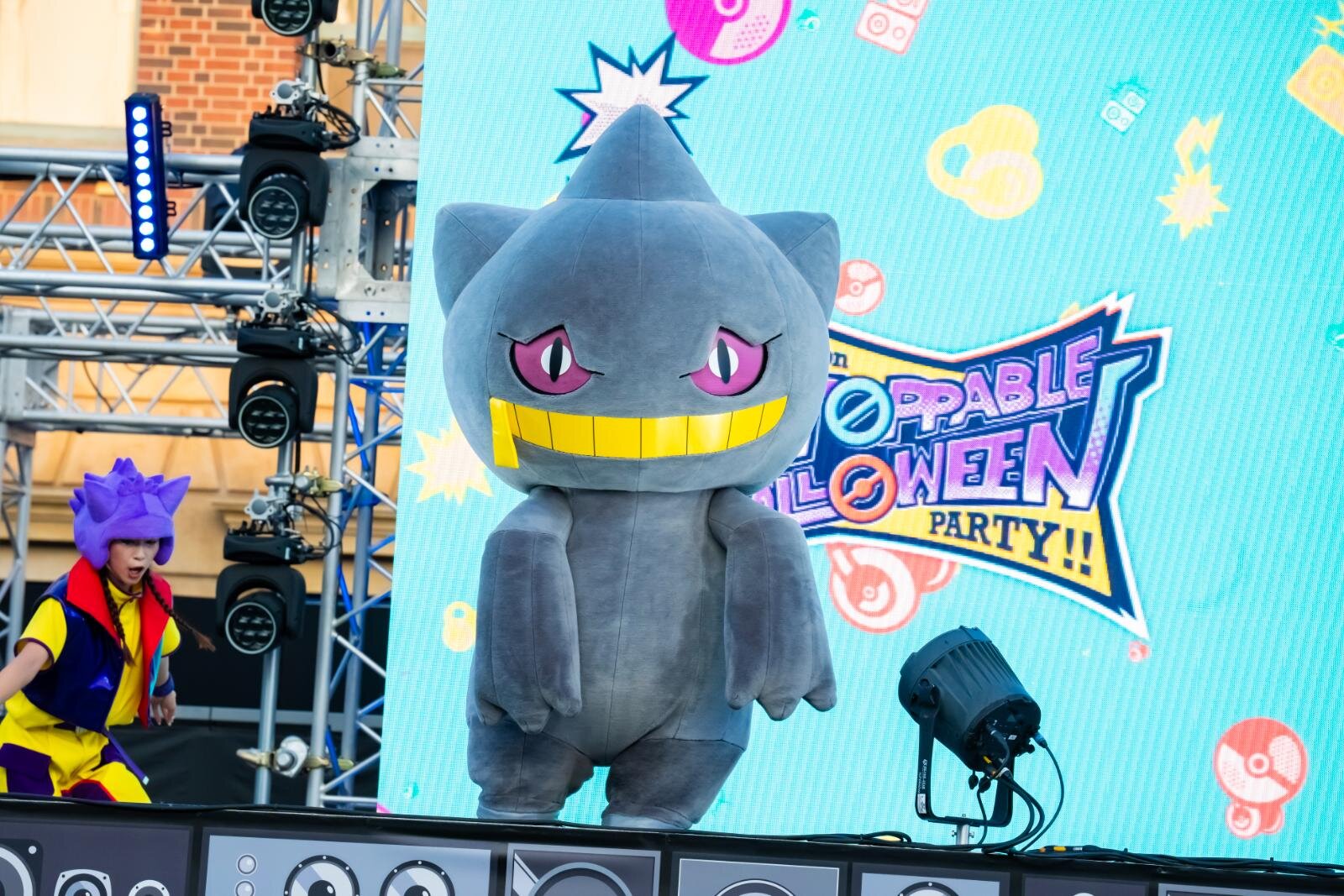 USJのハロウィンイベント2025 - 昼はポケモンDJたちとパーティ、夜はゾンビが暴れる恐怖体験｜写真37