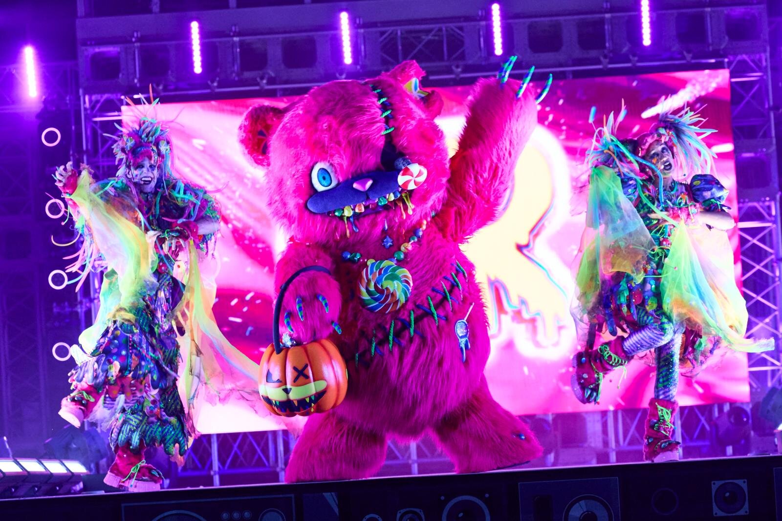 USJのハロウィンイベント2025 - 昼はポケモンDJたちとパーティ、夜はゾンビが暴れる恐怖体験｜写真7