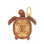 ルイ・ヴィトンの“ショッパー風”バッグチャーム、ホワイトパール潜む貝殻ポーチも｜写真5