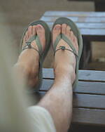 ノンネイティブ×リグ“ドローコードでフィット感を調整”トングサンダル｜写真8