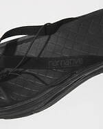 ノンネイティブ×リグ“ドローコードでフィット感を調整”トングサンダル｜写真3