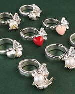 イー・エム“ハート型”リング＆13種のチャームが伊勢丹新宿店に、オーダーリングも｜写真1