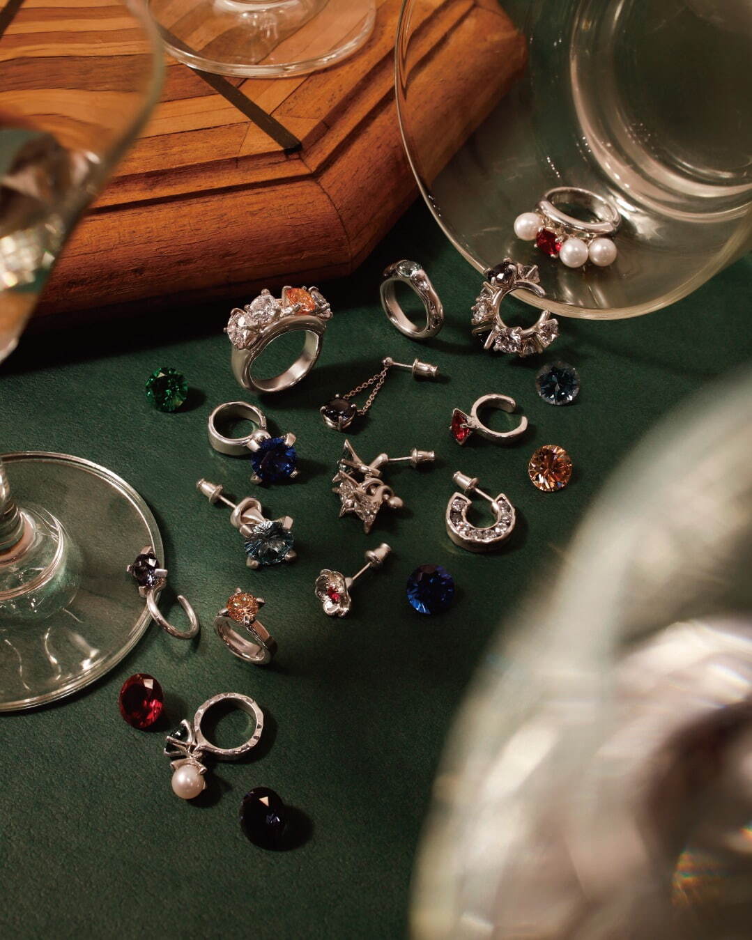 ＜価格例＞
リング 26,400円〜、ピアス(シングル) 18,700円〜、イヤーカフ 18,700円〜