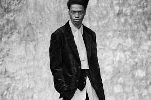 ワイズフォーメン25年秋冬、墨染めリネンウールやストライプ柄ベルベットのセットアップ