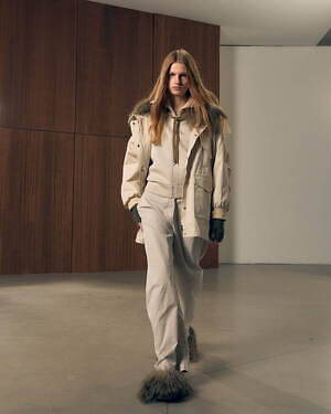 ヘルノ(HERNO) 2025-26年秋冬ウィメンズコレクション  - 写真1