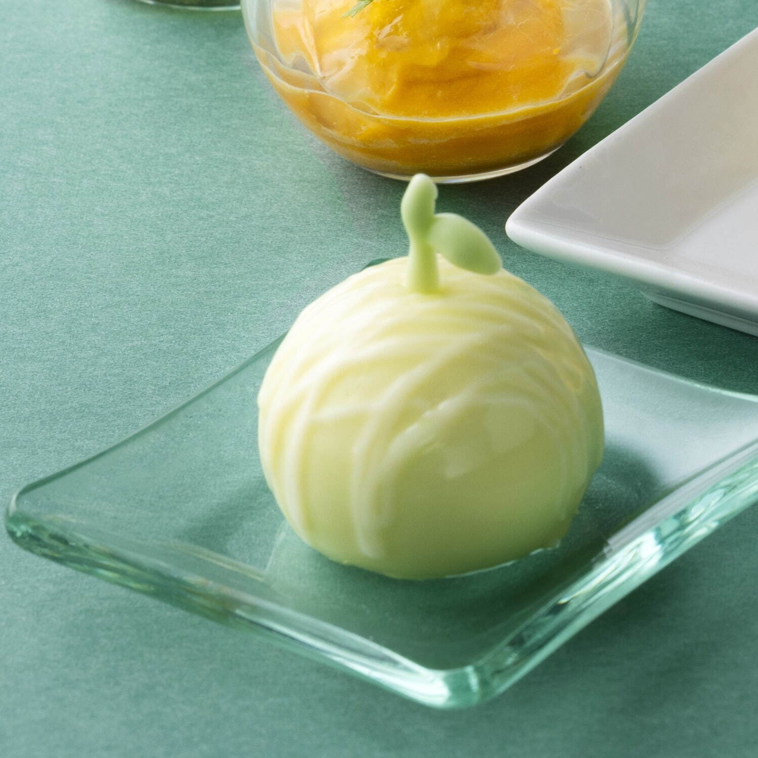 東京ステーションホテル“旬のメロン”アフタヌーンティー、2種メロンの贅沢ショート＆メロン型ムース｜写真2