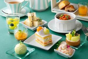 東京ステーションホテル“旬のメロン”アフタヌーンティー、2種メロンの贅沢ショート＆メロン型ムース