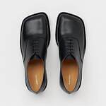 エンダースキーマの25年夏秋シューズ、トグル付きシューズ＆“レザーでアーガイルを表現”ローファー｜写真3