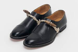 エンダースキーマの25年夏秋シューズ、トグル付きシューズ＆“レザーでアーガイルを表現”ローファー