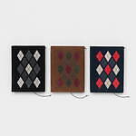 エンダースキーマの25年夏秋、“小型バッグを連結”バックパック＆レザーのアーガイル柄ミニ財布｜写真31