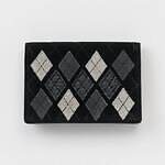 エンダースキーマの25年夏秋、“小型バッグを連結”バックパック＆レザーのアーガイル柄ミニ財布｜写真29