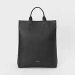 エンダースキーマの25年夏秋、“小型バッグを連結”バックパック＆レザーのアーガイル柄ミニ財布｜写真51