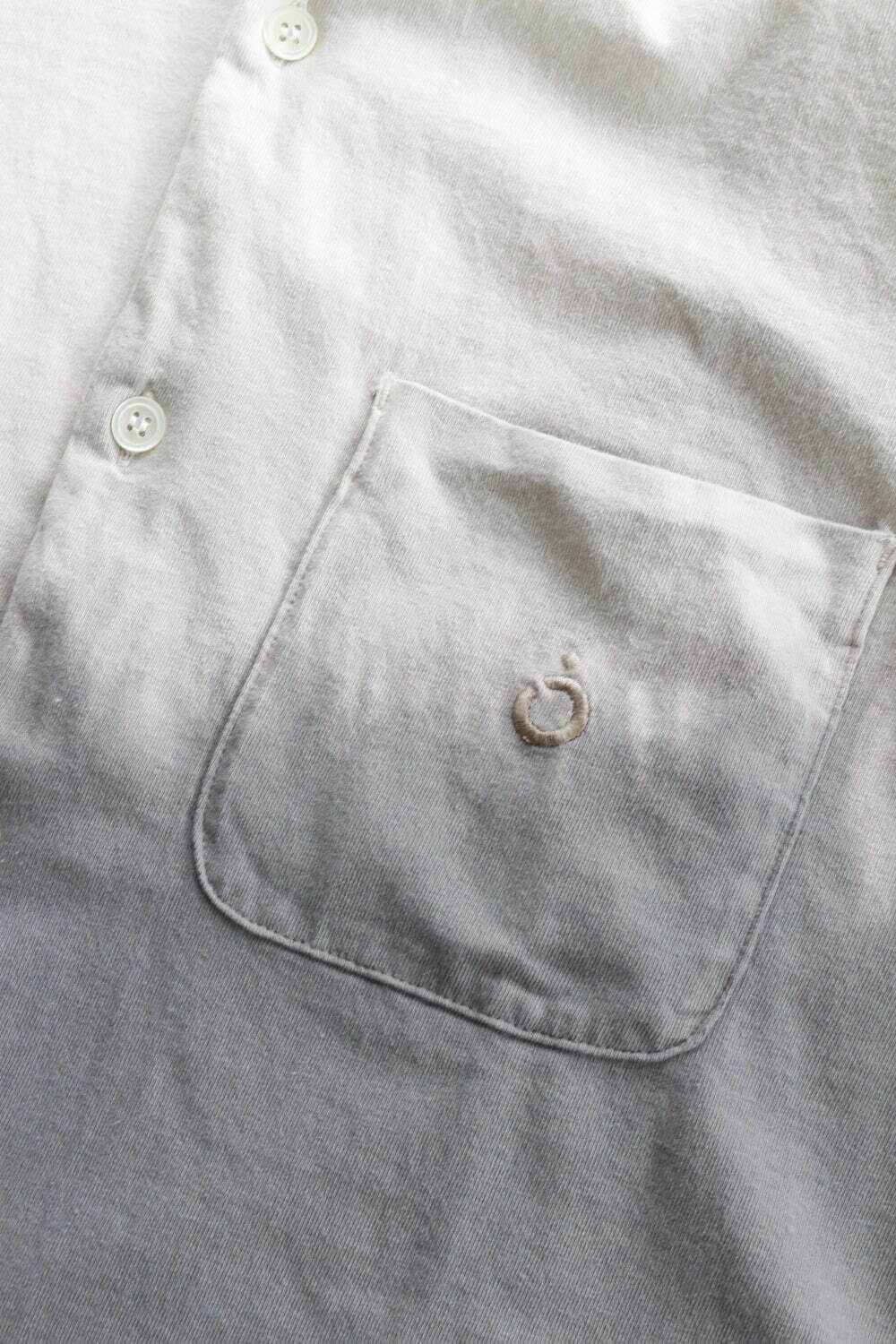 ノーマリズム テキスタイル“手染めグラデーション”の開襟シャツ＆Tシャツ、ナナミカ限定で｜写真14