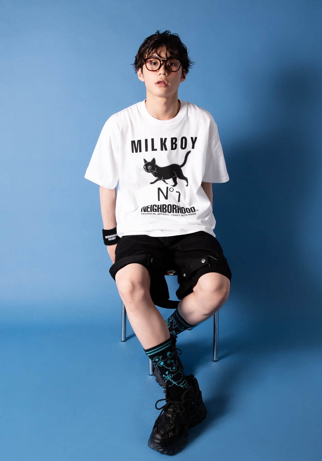 ミルクボーイ、アンダーカバーとの“三つ目のネコ型”チェーンバッグ＆ネイバーフッド黒猫Tシャツなど｜写真7