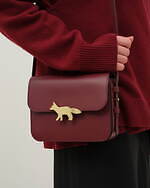 メゾン キツネ 25-26年秋冬コレクション - “おめかしキツネ”が楽しむ都会の冬｜写真14