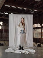 エズミ25年秋冬、“鉱物風”ビジューが煌めくダメージニット＆大ぶりフリル配したロンTなど｜写真11