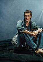 カルバン・クラインの名作デニムを“稀少なコーンデニム生地”で、クロップド丈のトラッカージャケットなど｜写真2