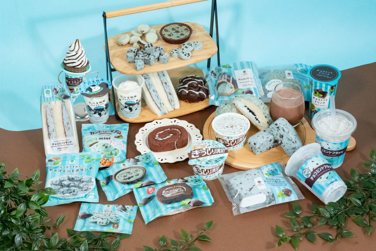 ファミリーマート「チョコミントスイーツ」“パリパリ”チョコチップ入りフラッペ＆たべる牧場アイスなど｜写真1