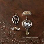 アガットの透かし模様“王冠”リング＆じゃらづけチャームブレスレット、35周年限定ジュエリー｜写真2