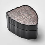 アガットの透かし模様“王冠”リング＆じゃらづけチャームブレスレット、35周年限定ジュエリー｜写真5