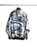 ユリウス“未来の工業地帯”をイメージしたグラフィックブルゾン、伊勢丹新宿店限定で｜写真2