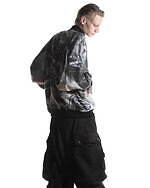 ユリウス“未来の工業地帯”をイメージしたグラフィックブルゾン、伊勢丹新宿店限定で｜写真10