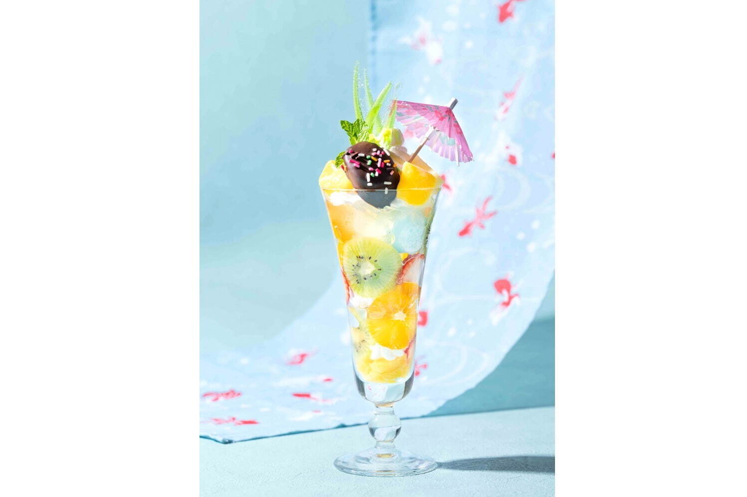 夏パフェ 単品 1,760円、ドリンクセット 2,200円 ※コロンバン原宿サロン限定