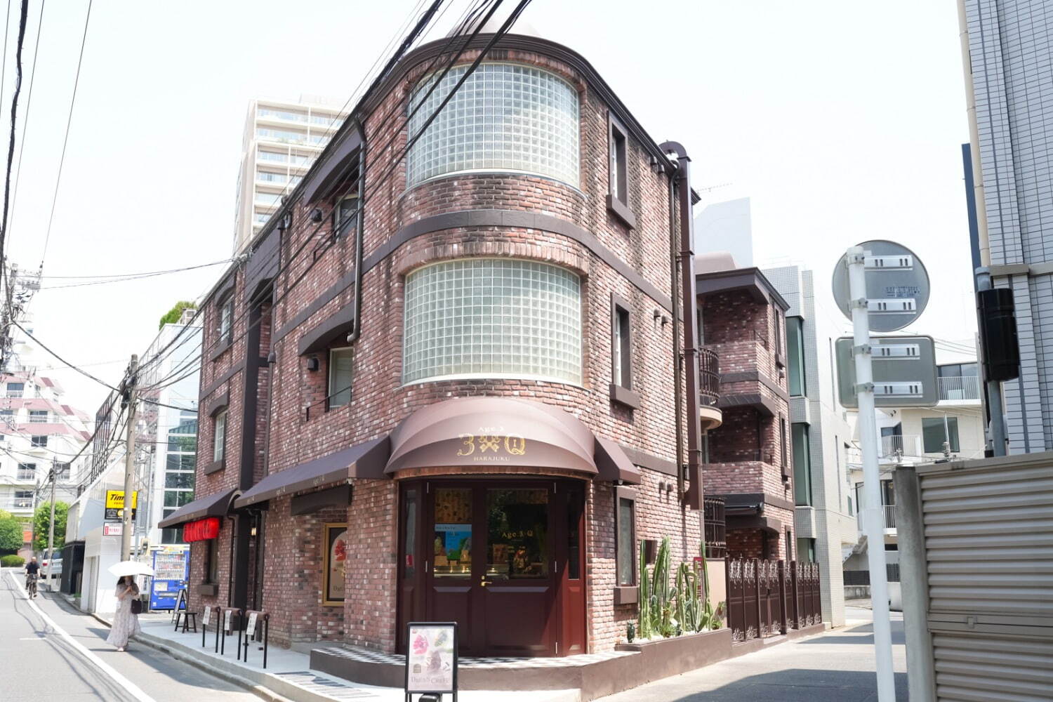 Q-pot.の宿泊施設「Q-ROOMS.」が原宿に、泊まれるチョコルーム＆行列のできる揚げサンド店｜写真1
