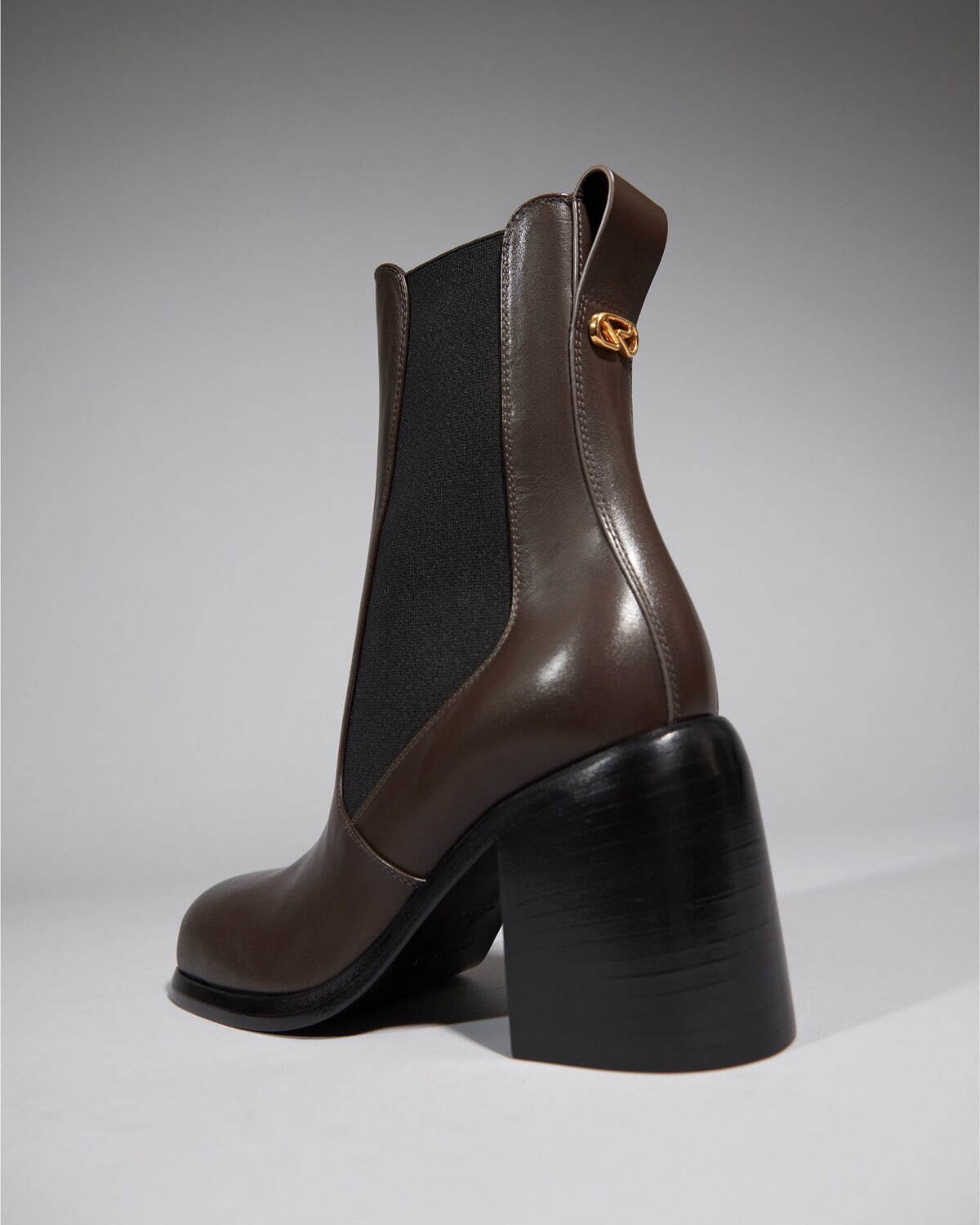 セルジオ ロッシ25年秋冬シューズ、“カクテルグラス風”ヒールの