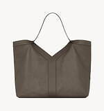 サンローラン“父の日に贈る”シルクネクタイ＆光沢エナメル加工のレザーカードケース｜写真7