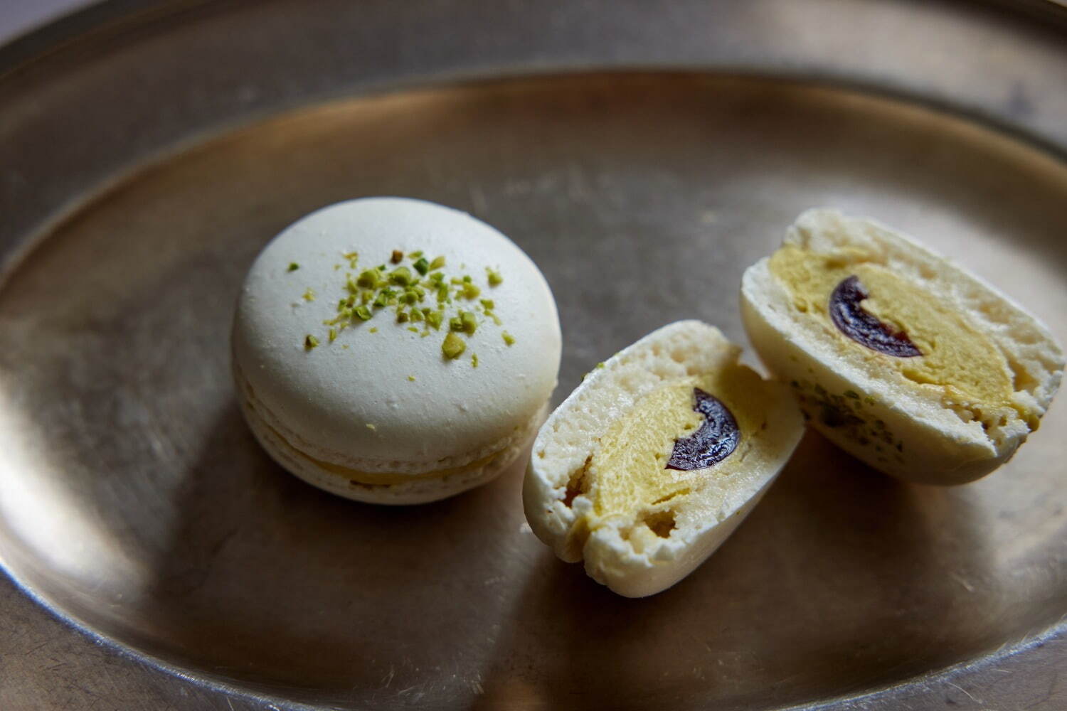 「マカロン・オ・ブール・エシレピスターシュ」1個 432円