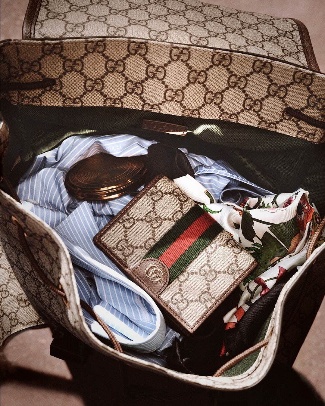 GUCCI GGキャンバス ショルダーバッグ - メルカリ