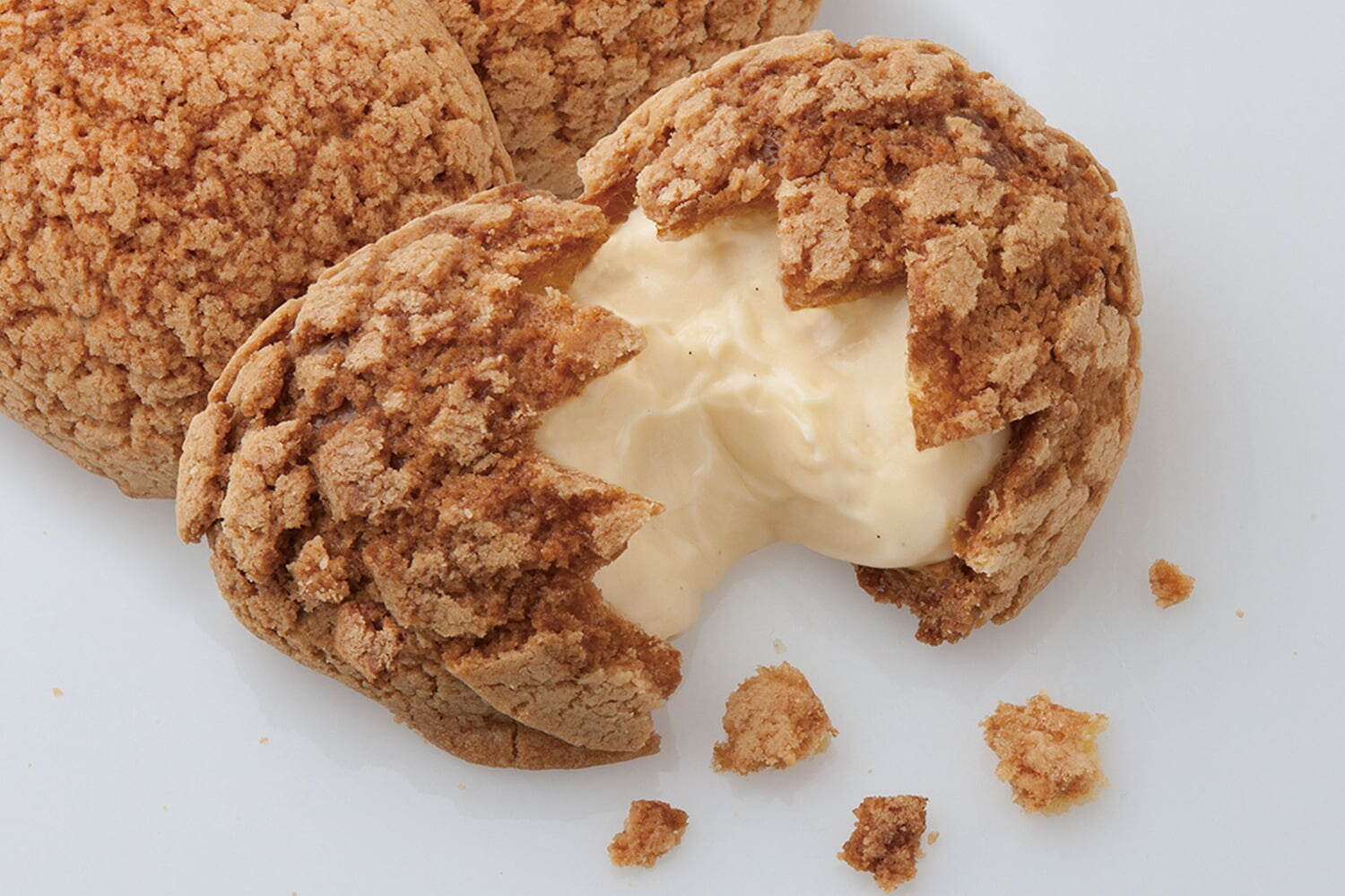 ビアードパパ“まるで恐竜の卵”シュークリーム、ハード食感のクッキー生地×たっぷりカスタードクリーム