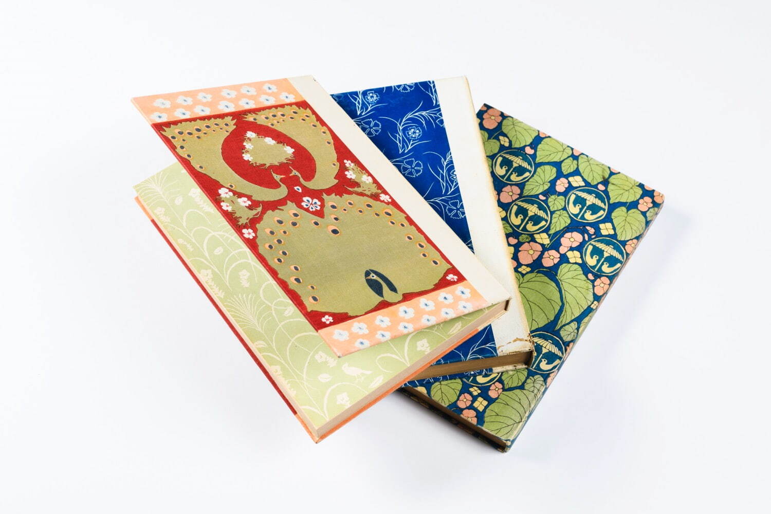 橋口五葉による泉鏡花著作の装幀 個人蔵(千葉市美術館寄託ほか)
撮影:上野則宏